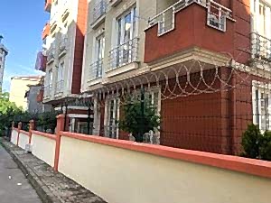 panel çit ve jiletli tel uygulaması